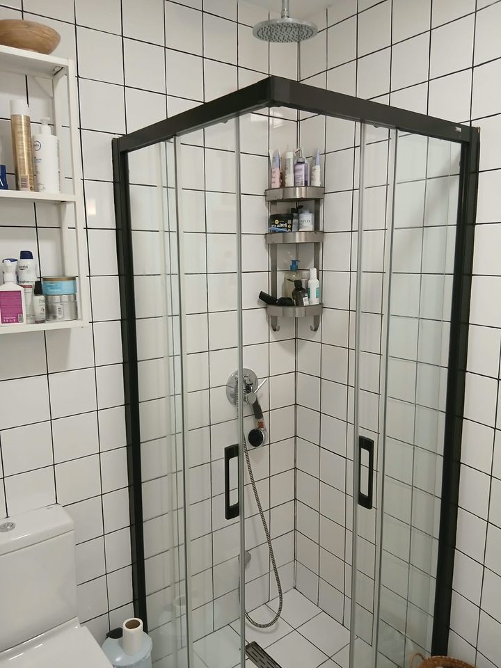 Base de duche com resguardo de perfil preto